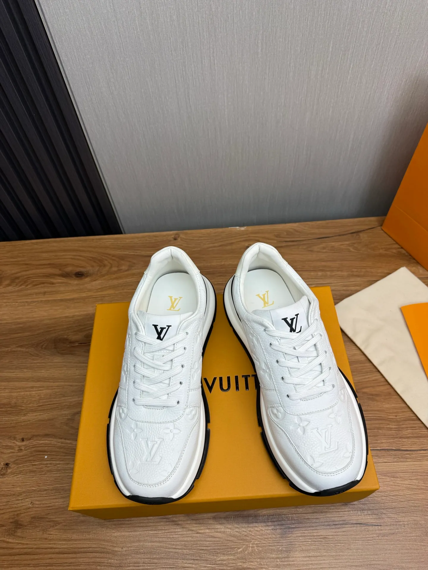 Men's men's shoes 💰840💰 LOUIS VUITTON [Luden Yiwei] The new trendy Lv is on the market 🎁, casual and fashionable men's shoes 👟Original 1:1 shipment✅ The upper is made of imported brand leather + cowhide lining, the original wear-resistant rubber outsole, the version is simple and elegant, exclusive for trendy men. 38-44 (customized at 38.45)